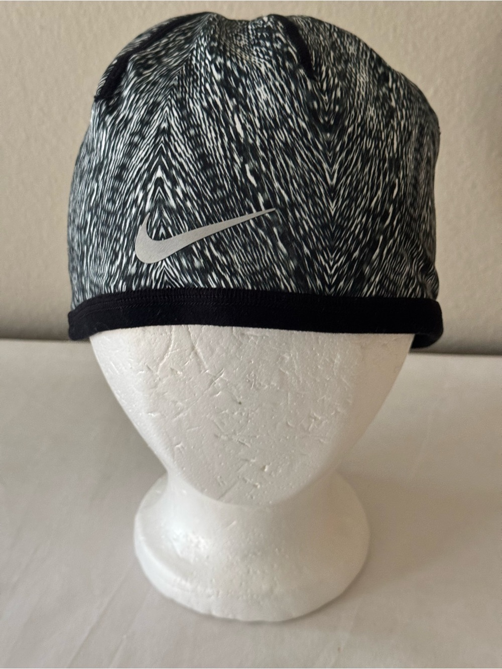 NIKE RUN Cold Weather Reversible Beanie Hat - DriFit - Women’s O/S